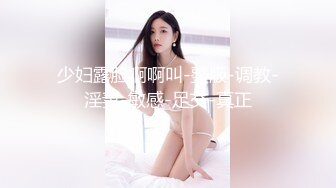 科技楼蹲守一下来了两位少妇左一个右一个忙的不亦乐乎