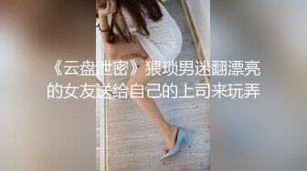 抄底漂亮Jk小姐姐 黄内内包着大屁屁好性感 顺便抄了旁边几个小少妇