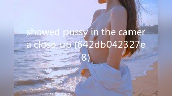 showed pussy in the camera close-up (642db042327e8)