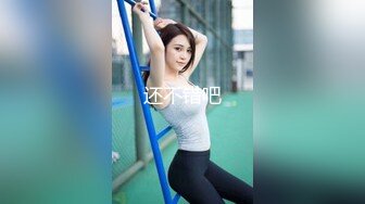 沙发上撅起黑丝大屁股熟女