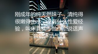 ❤️❤️肥臀爱好者，极品蜜桃臀，内裤扒到一边，扶大屌插入，骑乘深插到底，光滑大屁股，边操自己扣菊花