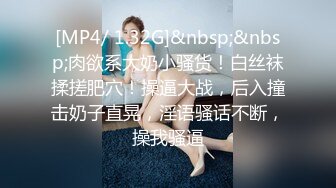 18岁小骚货把男友舔硬了