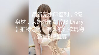 在镜子前被干的淫荡长发少女