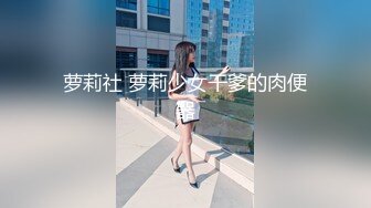 女仆装双马尾萌妹，黑白丝袜无毛小穴磨蹭，电动假屌骑坐抽插，搞得嫩穴很湿，小骚货道具多，大黑牛玻璃棒伺候