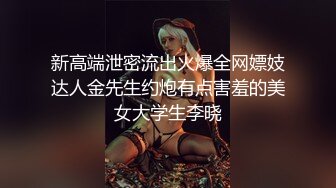 美女自拍居家在板凳上刮毛前后展示