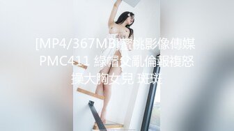 年轻貌美有纹身的小美女跟男友激情啪啪直播大秀，口交大鸡巴让男友掰开逼逼给狼友看特写，水嫩多汁激情上位