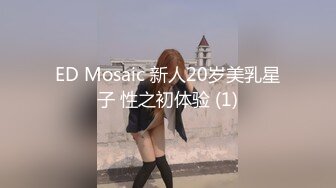 邪恶三人组下药迷翻公司的美女同事带回酒店各种姿势玩4P