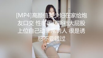 在老医生的耐心帮助下，漂亮的熟女性冷淡终于治好了,她露出了喜悦的笑容