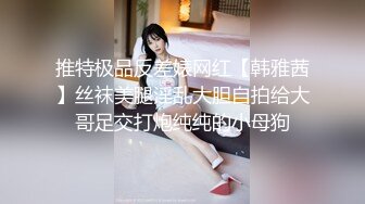 大型商场跟踪抄底没穿内裤的短裙美女男的还时不时的把手伸进去摸一下