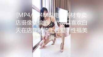 新! 工业园区（厕拍）客满 清纯小妹耐心等待??没想到是一个大黑B