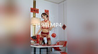 [MP4/ 634M] 极品白虎悠悠闺蜜下海大搞3p~边后入边吃鸡巴~女上摇超爽