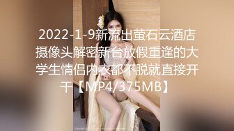 ★☆福利分享☆★淫妻车内完全露出了，代驾师傅开车进来整个人震惊了！整个人语无伦次，让他摸又不敢，真是个怂货!