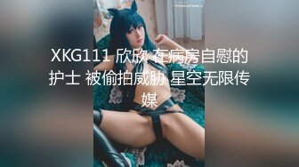 激情3P美乳零零后，年龄不大前后夹击还是不能满足，实在太骚了