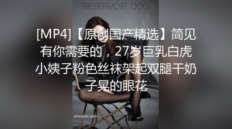 Ria 久留美当它把精液喷到她的棒棒糖上时，她又得到了一个惊喜，这是一种特别的甜味和咸味！