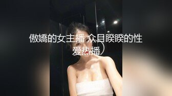 精瘦猛男主题酒店约外围小妹，短裙美腿脱掉衣服摸一把，坐在身上磨蹭小穴，转战床上侧入爆插爽翻