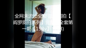 爆乳大屁股风骚人妻露脸镜头前发骚诱惑狼友，大奶子乱颤很是诱人，大肥逼掰开给狼友看特写，跟狼友互动撩骚