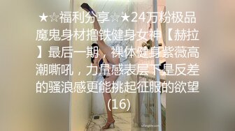 《极品CP魔手外购》坑神潜入学生妹比较多的快餐店多角度实拍超多小姐姐方便，看脸看逼看屁股360度无死角