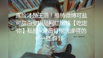 长发飘飘身材瘦小的妹子，和男友无套女上位骑乘啪啪，表情很丰满