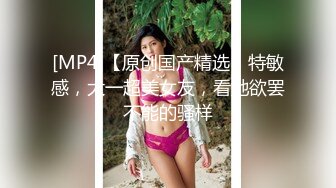 尾随公司新来的实习妹妹下班后上个厕所还和男朋友煲电话粥撒娇