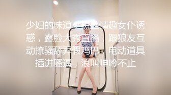 三女一男选了两个双飞啪啪，口交后入猛操无毛肥逼搞完浴室洗澡