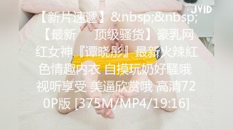 【极品轻熟女】 少妇3P 还是少妇放得开玩得花，与两个中年大叔玩3P十分淫乱