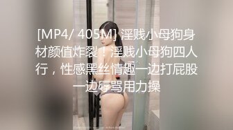 绿帽男抽着烟喝着茶在旁边看着漂亮老婆跟哥们吃鸡操逼 人家都射了废鸡吧都没有撸硬