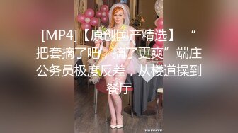 妖版人体蜈蚣舔三个情趣黑丝内衣小妖妖玩混战后面玩屁眼前面操菊花太刺激了