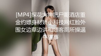 水上乐园偷拍妈妈带着一对女儿来游玩,粉嫩双乳和微毛一线天小溪流