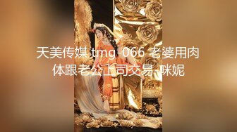 《居家摄像头破解》中年大叔和白嫩的媳妇在家里啪啪啪