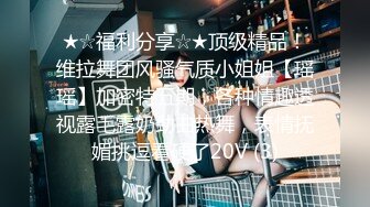 开个情趣房自拍女友吃鸡鸡