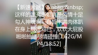 《极品CP魔手外购》色胆包天坑神潜入某公司女厕独占坑位隔板缝中现场实拍超多美女小姐姐方便，脸逼同步前后拍太顶了 (9)