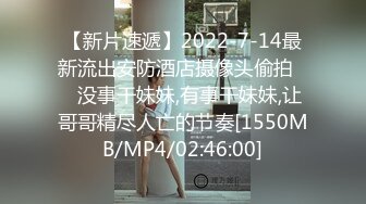 三女一男大秀直播，两个露脸骚逼让小哥在床上吃奶玩逼，淫声荡语人美逼遭罪让小哥各种爆草还要被姐妹揉奶子