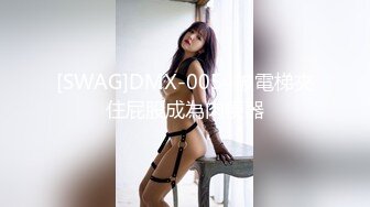 床上展示自己的爆乳