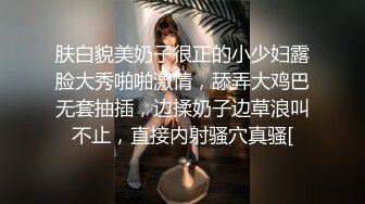 科技都蹲守白色长裙美女皮肤白皙阴毛乌黑,两片肉唇夹着细小的逼洞