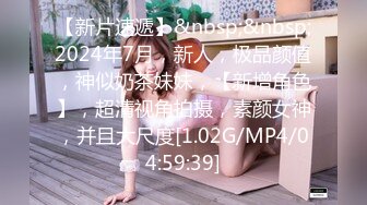 剧情演绎韵味美少妇勾搭足浴男技师，往上一点点再往上一点点，大腿根部揉搓掏出奶子，拨开内裤按摩床上骑坐