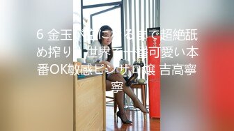 潜入水上乐园更衣淋浴室移动偷拍哺乳期的少妇在用吸乳器吸奶