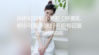 卫生间暗藏摄像头偷拍表姐❤️洗澡前竟然用牙刷自慰