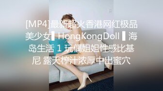 把女友按在电脑桌上狂干至高潮