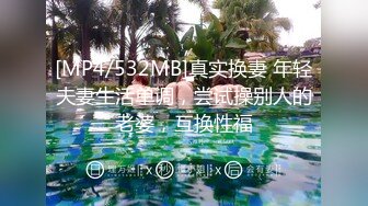 长相文静极品美臀女神居家激情啪啪，连体白色网袜上位骑乘，抱着大屁股打桩机猛操出白浆，后入大力撞击内射