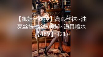 [MP4/ 676M] 猥琐小哥迷翻漂亮的小女友找来朋友一起来玩3P