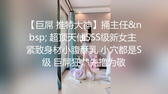 纹身小哥哥遇到欧美妖艳御姐给大屌男友打飞机，销魂姿势口交无套后入