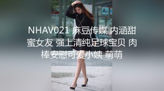 床上黑丝少妇的3P游戏 会玩的大哥连抠带草还有道具 骚逼给她玩肿了