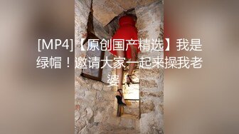 [MP4/ 1.11G] 酒吧少妇激情4P，露脸颜值不错伺候三个大哥，交大鸡巴，让三个大哥在床上玩弄