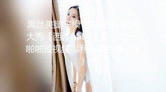 两个颜值颇高的拉拉女同在房间互舔互抠，还给对方看手上抠出来的白带