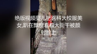 宾馆白嫩柔软丰腴小美女被粗鲁玩弄，紧紧抱住从后面啪啪猛烈撞击操穴揉捏爱抚，温顺极品射后又狂干