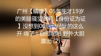 娘胎里带点骚的小女人露脸精彩大秀直播，道具玩逼给小哥口交大鸡巴69舔弄，无套抽插激情上位