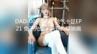 超可爱模特身材女友露脸被男友玩奶，全裸洗澡特写美穴