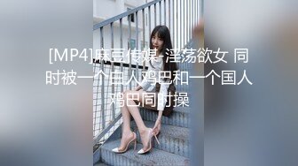 餐厅女厕全景偷拍牛仔裤美女⭐毛毛逼阴唇还不算太黑