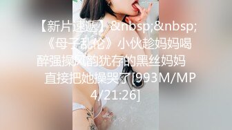 变态义父在家中浴室装针孔摄像头偸拍身材苗条的干女儿日常换内衣和洗澡