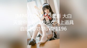 7月最新流出商场女厕高清偷拍❤️性感丰臀小美女搞笑拉粑粑翔太黏了冲了M次水都冲不走，想走又不敢走